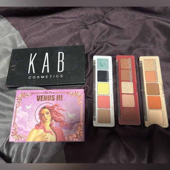 never used eyeshadow pallets - Picture 3 of 16